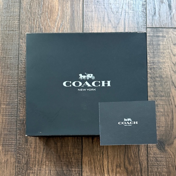 Coach New York Black Gift Box - Picture 2 of 8